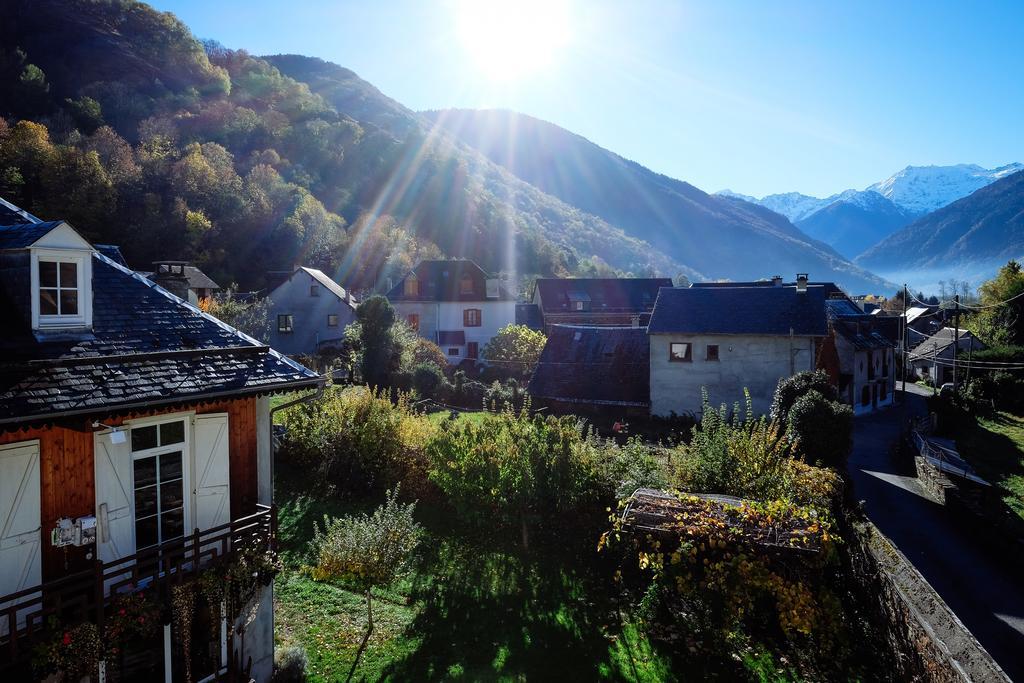 Le Poujastou Bed & Breakfast Juzet-de-Luchon Exterior photo